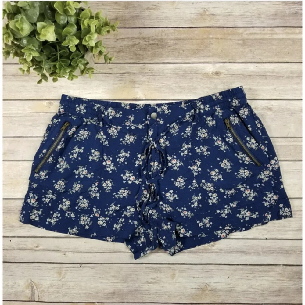 EUC Forever 21 Blue Floral Size 31 Shorts with Pockets Drawstring Waist - Picture 4 of 16